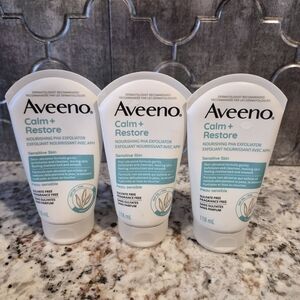 Aveeno Calm + Restore Nourishing PHA Exfoliator - White